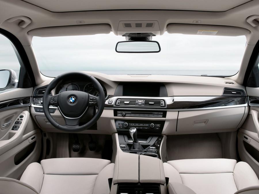  BMW 520d Touring 2010 года  (фото 15 из 16)